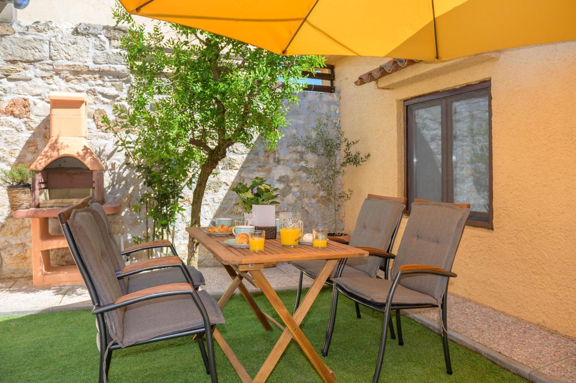 Apartman Dana Kastelir-Labinci Exterior foto